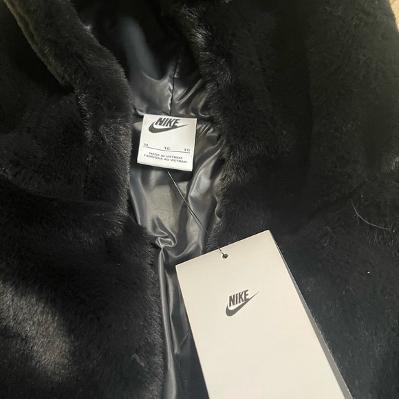 Nike New Womens Holiday Velveteen Sportswear Jacket - Picture 2 of 6